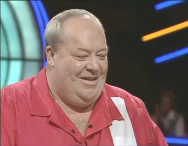 Leighton Rees smiling in series 10 of Bullseye