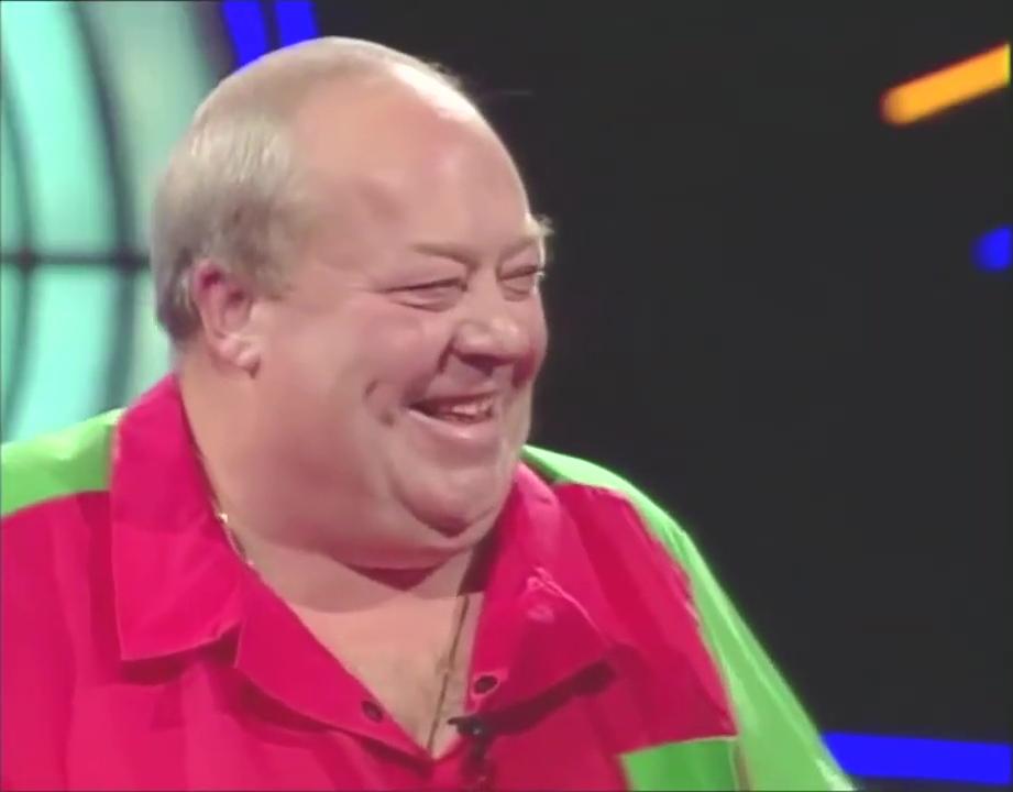 Leighton Rees smiling in series 12 of Bullseye