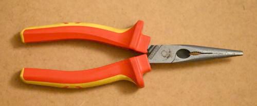 [a pair of needle nose pliers with pointed ends]